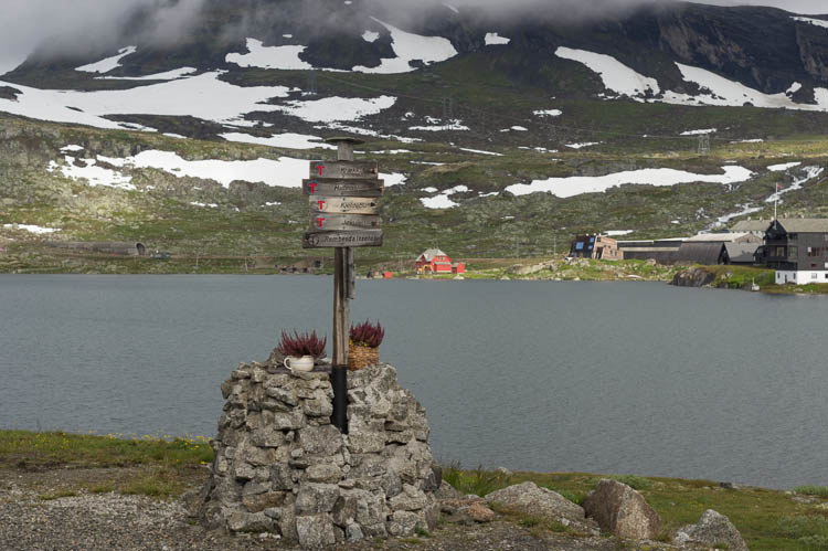 Signpost near Finsehut